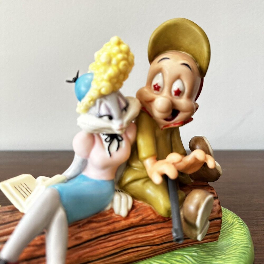 Goebel Looney Tunes Spotlight Collection ISN'T SHE WOVEWE Bugs & Elmer Figurine